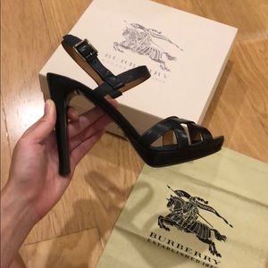 BURBERRY Leather Heels NWOT ✨